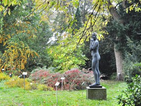 Maedchen h Mädchen stehend